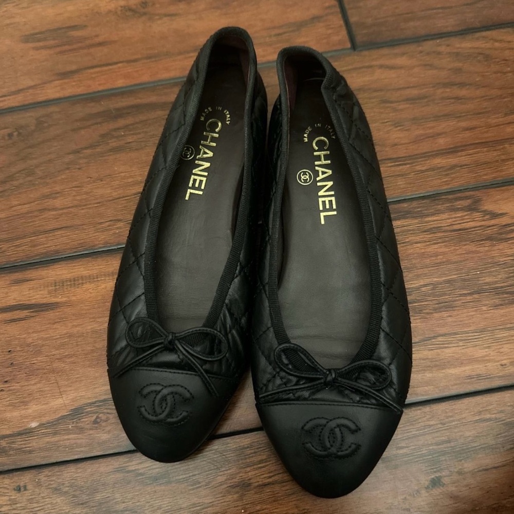 CHANEL Black Quilted Flats with Bow